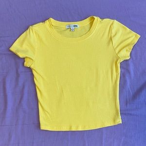 Fashion Nova cropped yellow tee